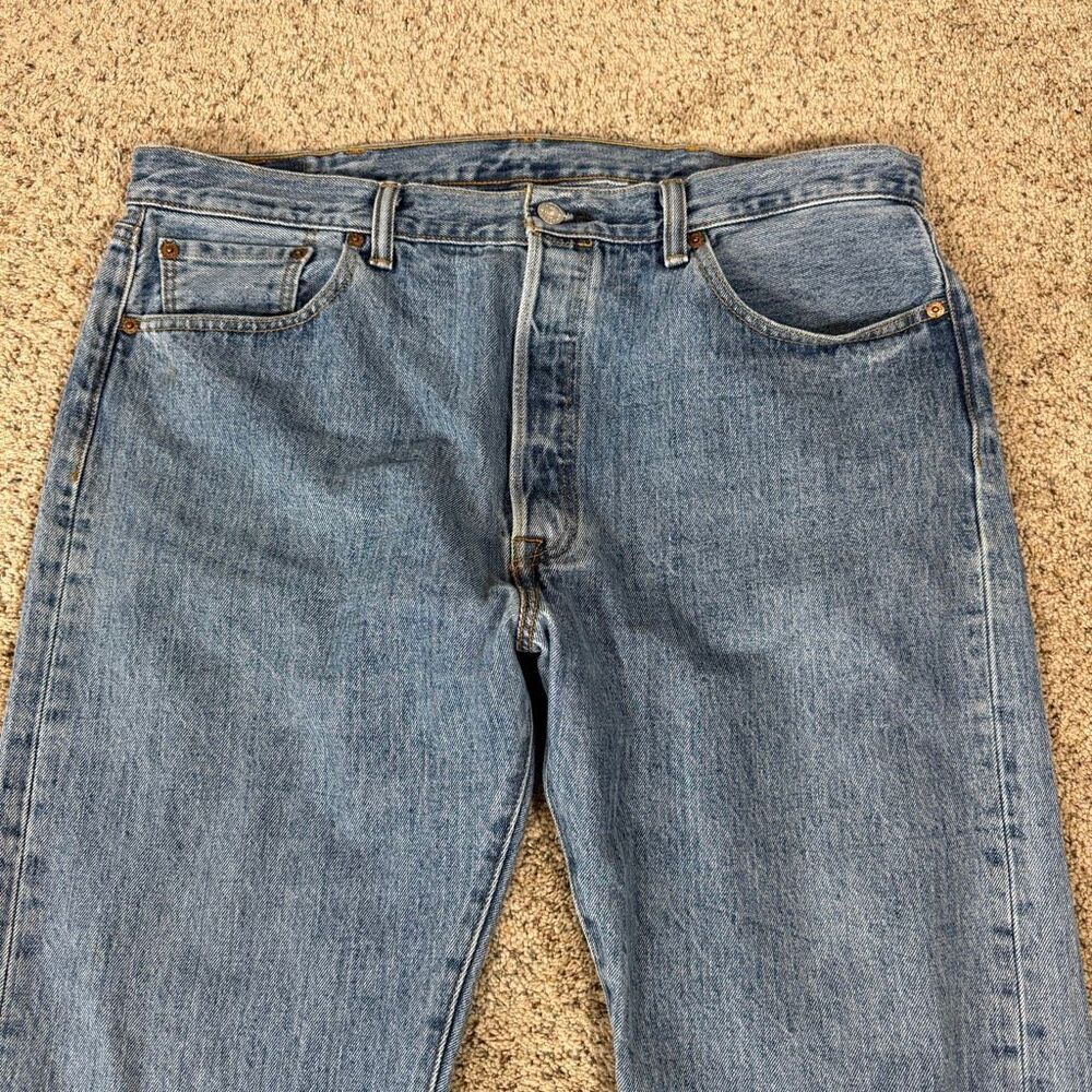 Levi’s 501 Men’s Button‎ Fly Medium Wash Straight Leg Jeans Size 38X34 - Picture 3 of 8